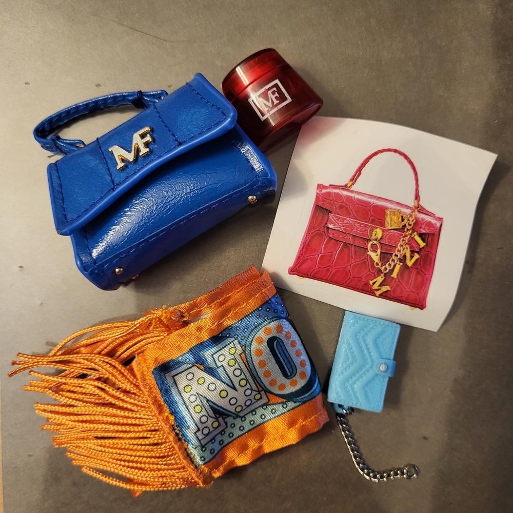Mini Fashions Series 2 Blue Purse + 4 surprises